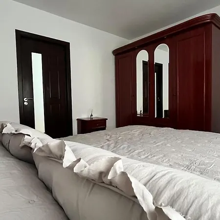 Hillside Near Center Braşov