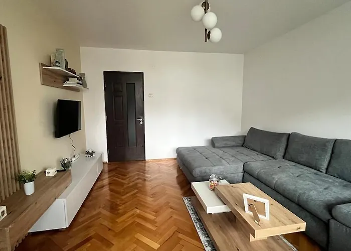 Hillside Near Center * Braşov