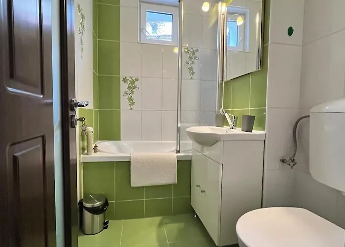 Apartment Hillside Near Center *